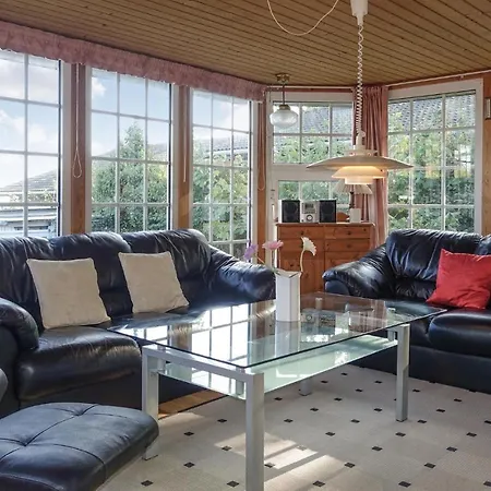 Amazing In With 2 Bedrooms And Wifi * إلينغه